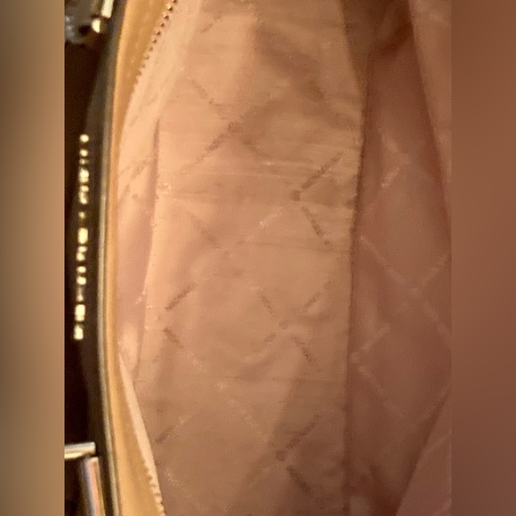 Michael Kors Selma Bag, Medium - Picture 7 of 10